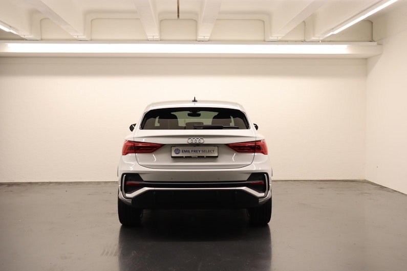 Vehicle image AUDI Q3