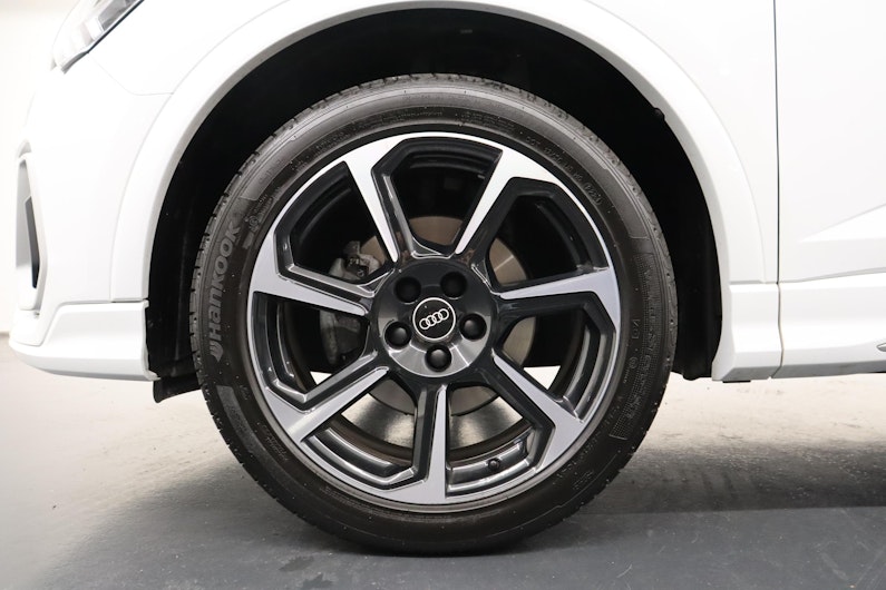 Vehicle image AUDI Q3