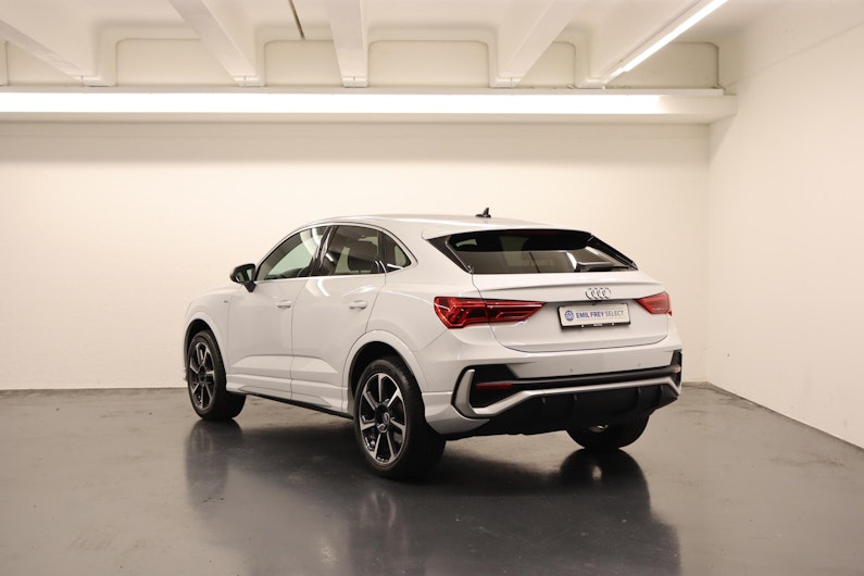 Vehicle image AUDI Q3