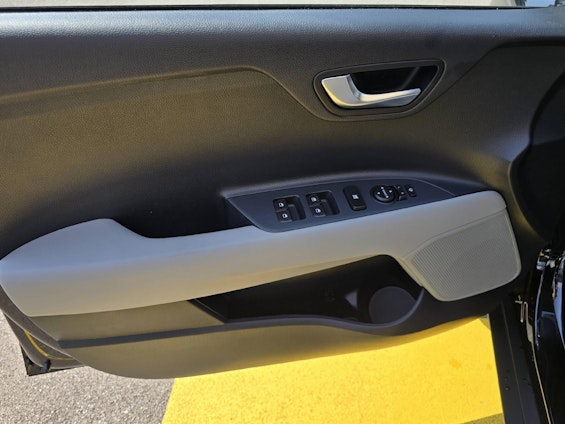 Vehicle image 6 Vehicle image 6