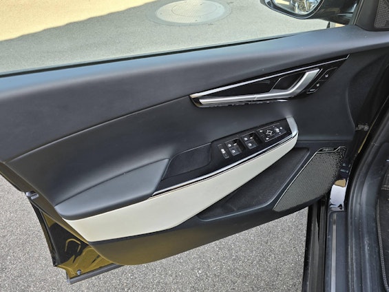 Vehicle image 7 Vehicle image 7