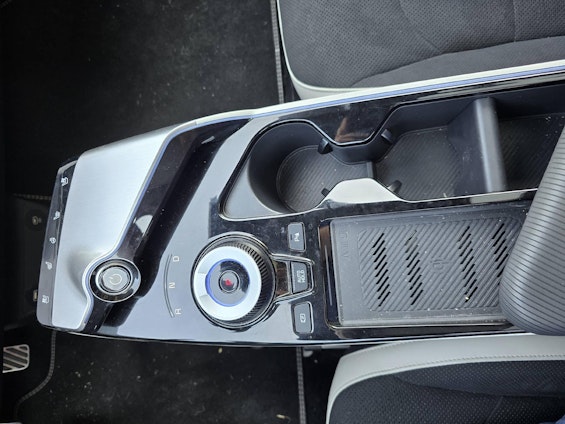 Vehicle image 9 Vehicle image 9