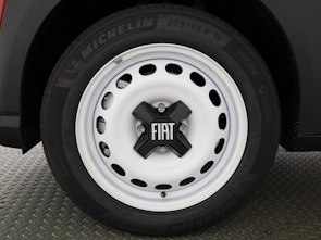 Vehicle image FIAT Red