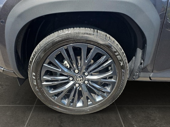 Vehicle image 15