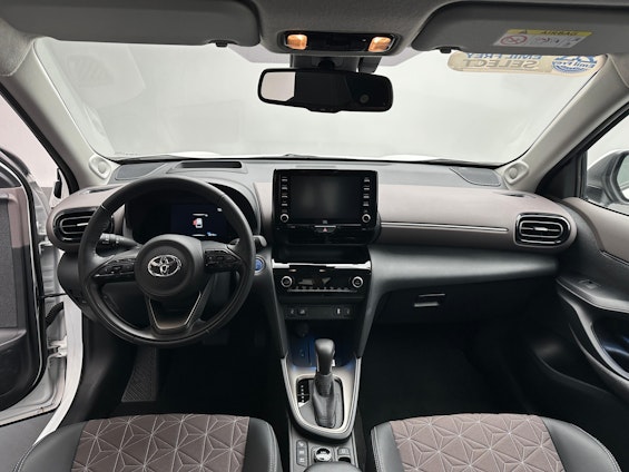Vehicle image 6