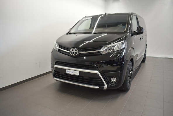 First vehicle image