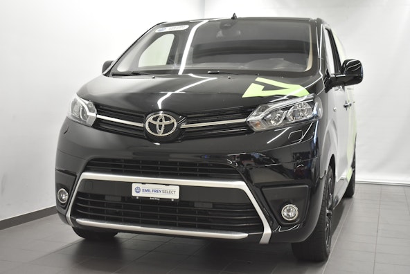 First vehicle image
