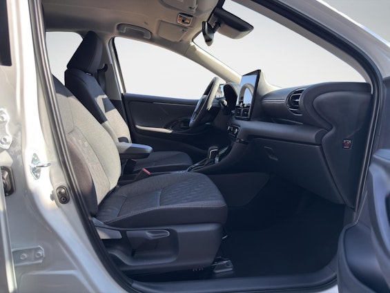 Vehicle image 15