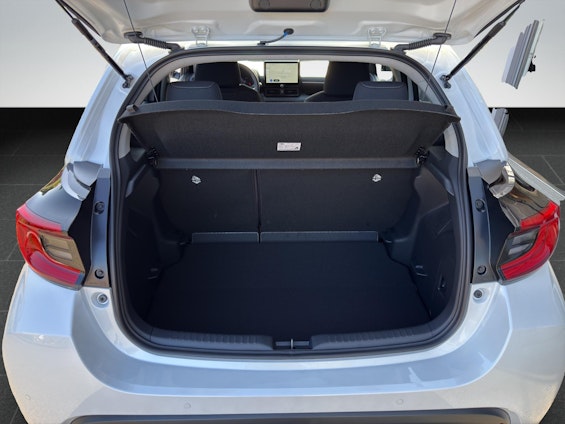 Vehicle image 18