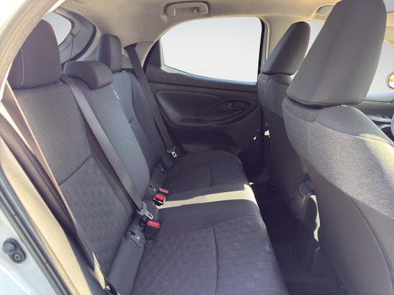 Vehicle image 16