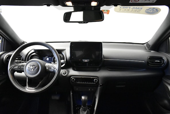 Vehicle image 6