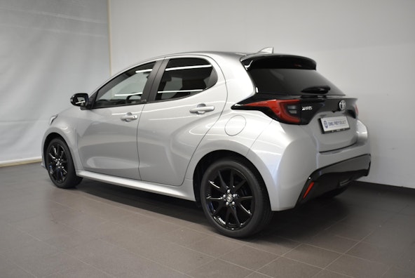 Vehicle image 3
