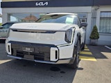 First vehicle image