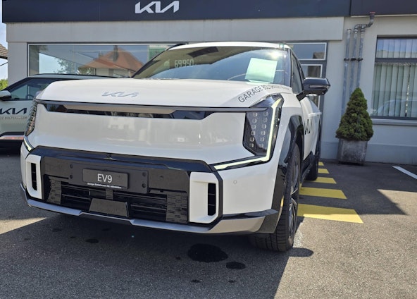 First vehicle image First vehicle image