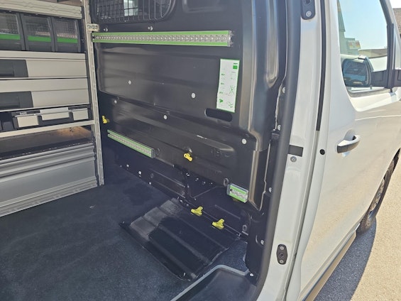 Vehicle image 25
