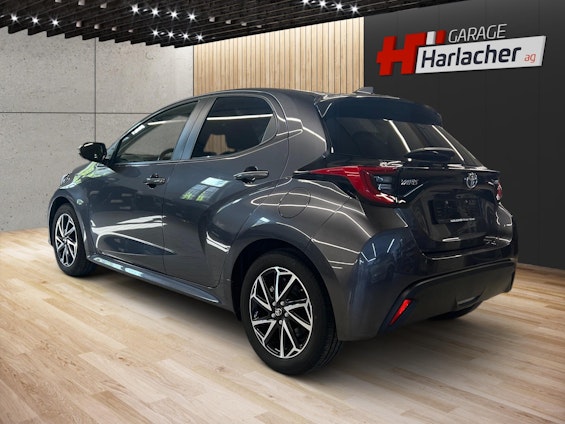 Vehicle image 6