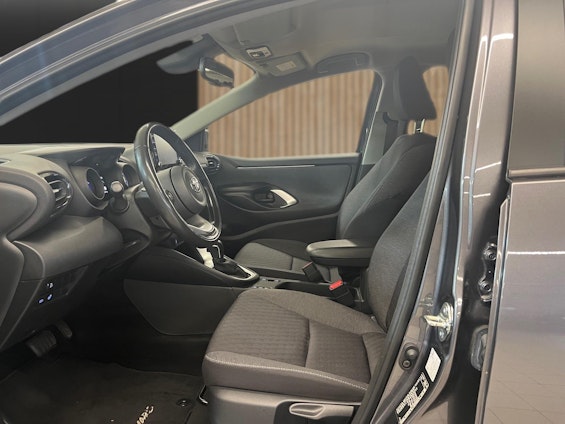 Vehicle image 10