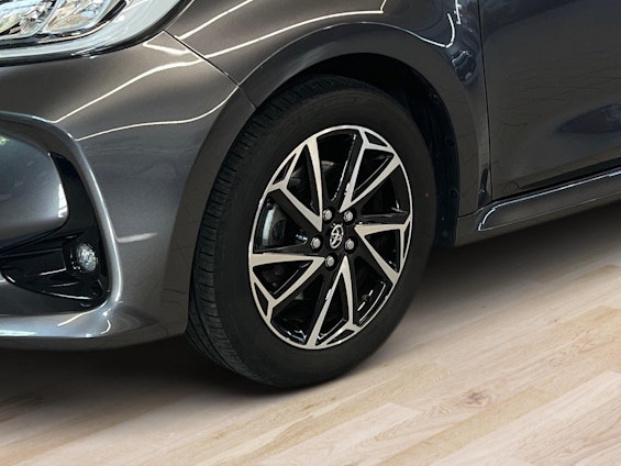 Vehicle image 9