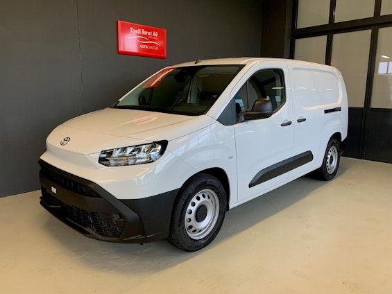 First vehicle image