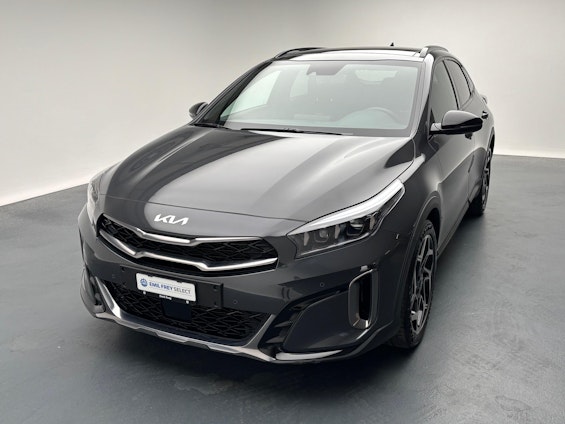 First vehicle image