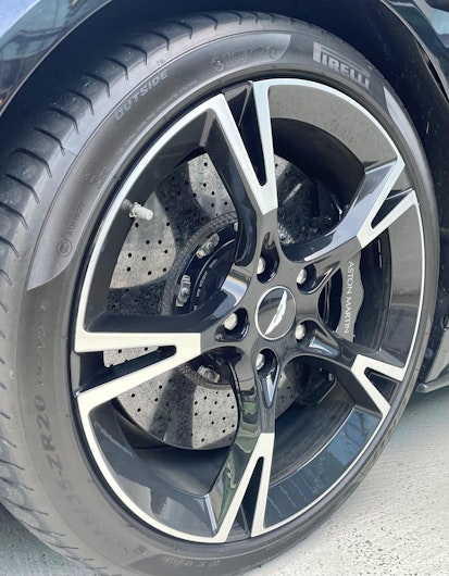 Vehicle image ASTON MARTIN V12 Vanquish