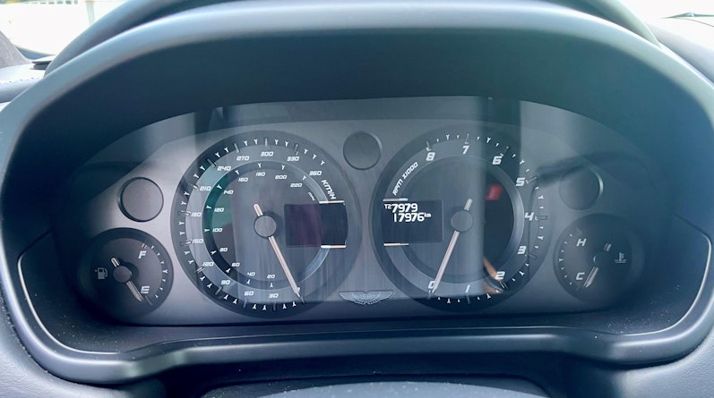 Vehicle image ASTON MARTIN V12 Vanquish