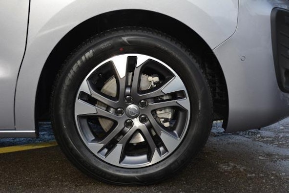 Vehicle image 4 Vehicle image 4