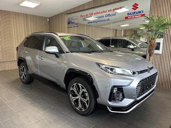 First vehicle image