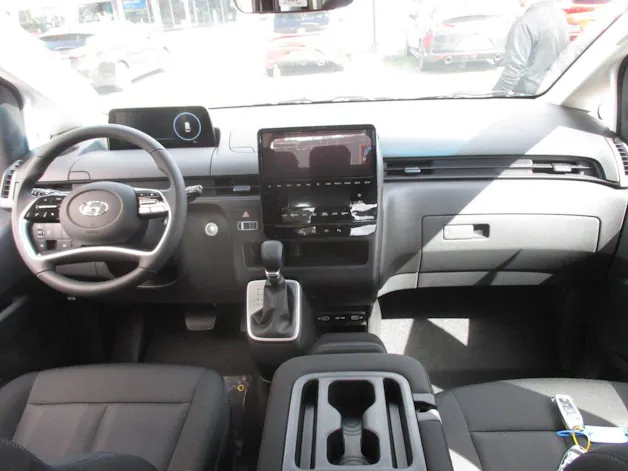 Hyundai Staria Wagon 1.6 GDi HEV Amplia