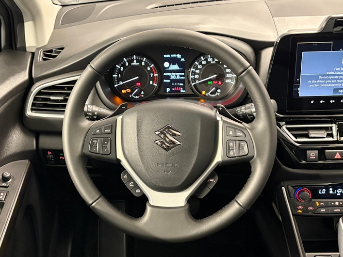 Vehicle image SUZUKI S-CROSS