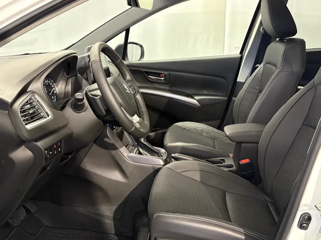 Suzuki S-Cross 1.4 T Compact Top Hybrid 4x4