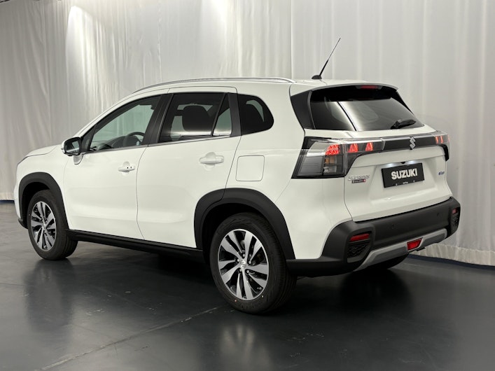 Vehicle image SUZUKI S-CROSS