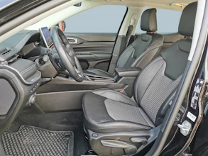 https://vehicle.imgix.net/3917083/d22b7b44-871d-4a59-8191-cf4f52837776.jpg