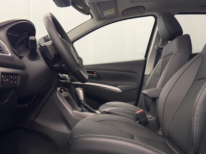 Vehicle image SUZUKI S-CROSS