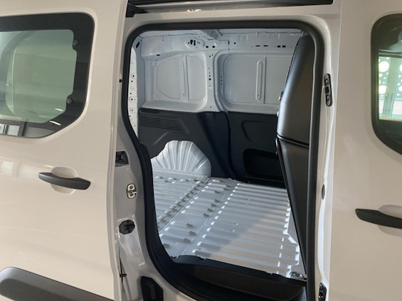 Vehicle image 8 Vehicle image 8