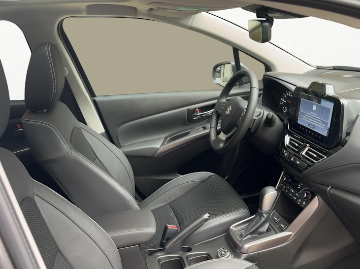 Vehicle image SUZUKI S-CROSS