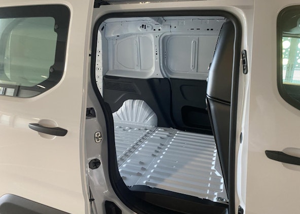 Vehicle image 8 Vehicle image 8