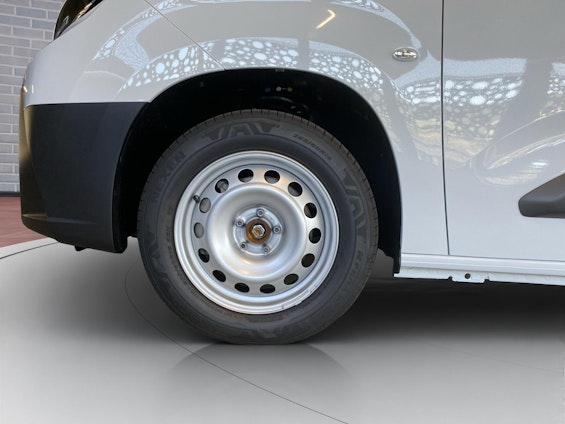 Vehicle image 9 Vehicle image 9