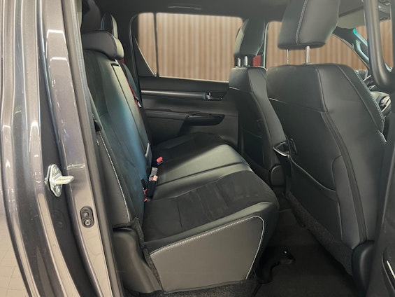 Vehicle image 25