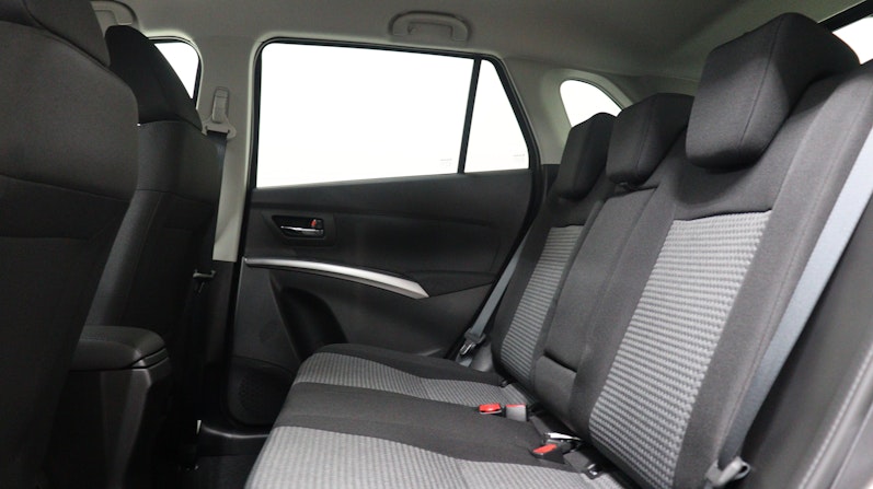 Vehicle image SUZUKI S-CROSS