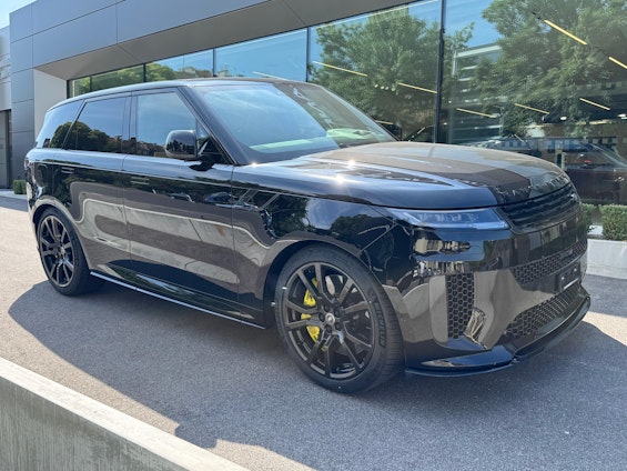 First vehicle image