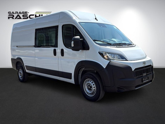 First vehicle image First vehicle image