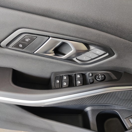 Vehicle image BMW 3 SERIES