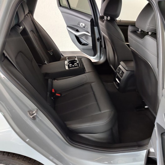 Vehicle image BMW 3 SERIES