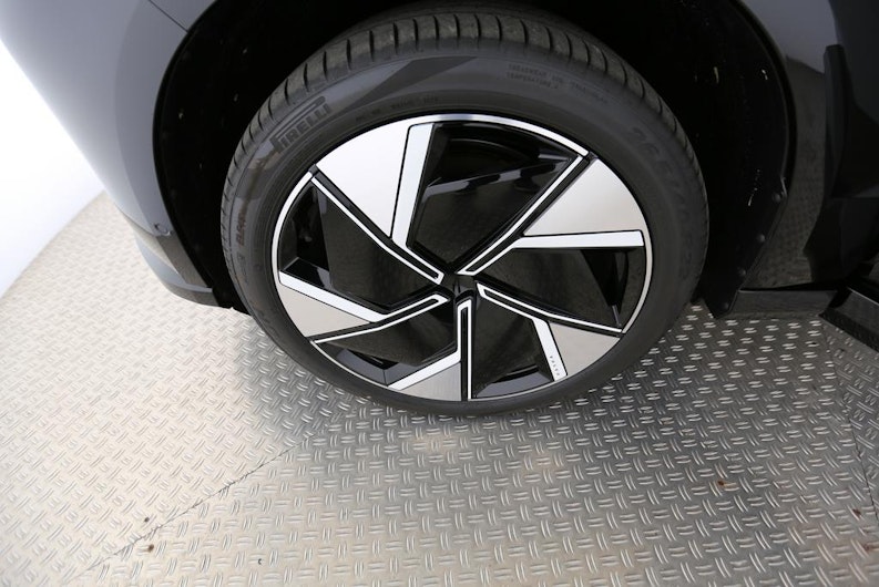 Vehicle image VOLVO EX 90