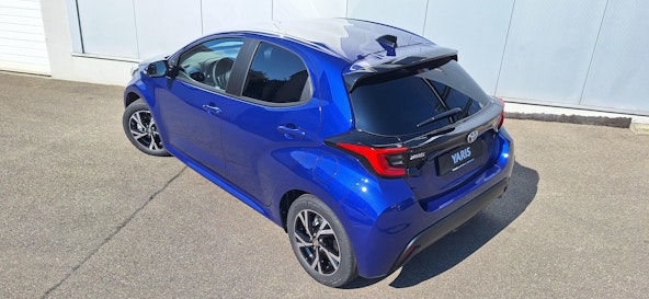 Vehicle image 6