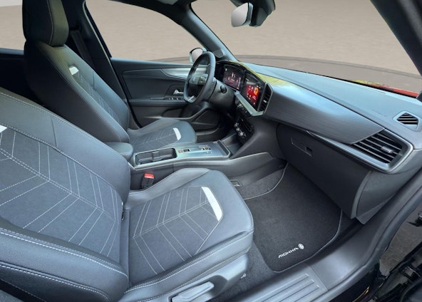 Vehicle image 13 Vehicle image 13