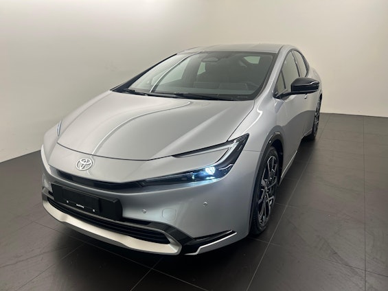 First vehicle image