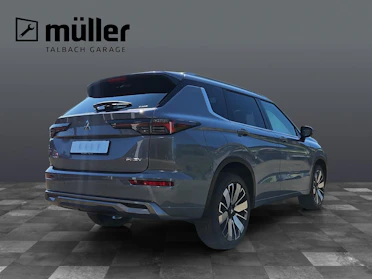 MITSUBISHI OUTLANDER 5