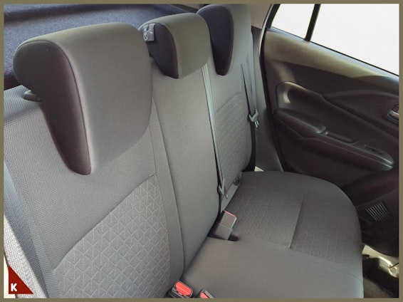 Vehicle image 18 Vehicle image 18